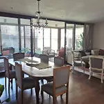 Gran Departamento En Primer Piso + Patio Propio