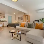 King-Size Bed With Terrace And Air Conditioning!