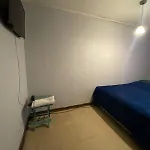 Lindo Dormitorio En Depto Las Condes / Estacionamiento
