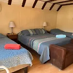 Habitacion Familiar Con Bano Gigante Al Lado De Clinica Alemana