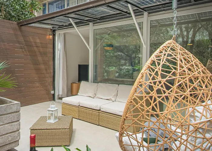 King-Size Bed With Terrace And Air Conditioning!