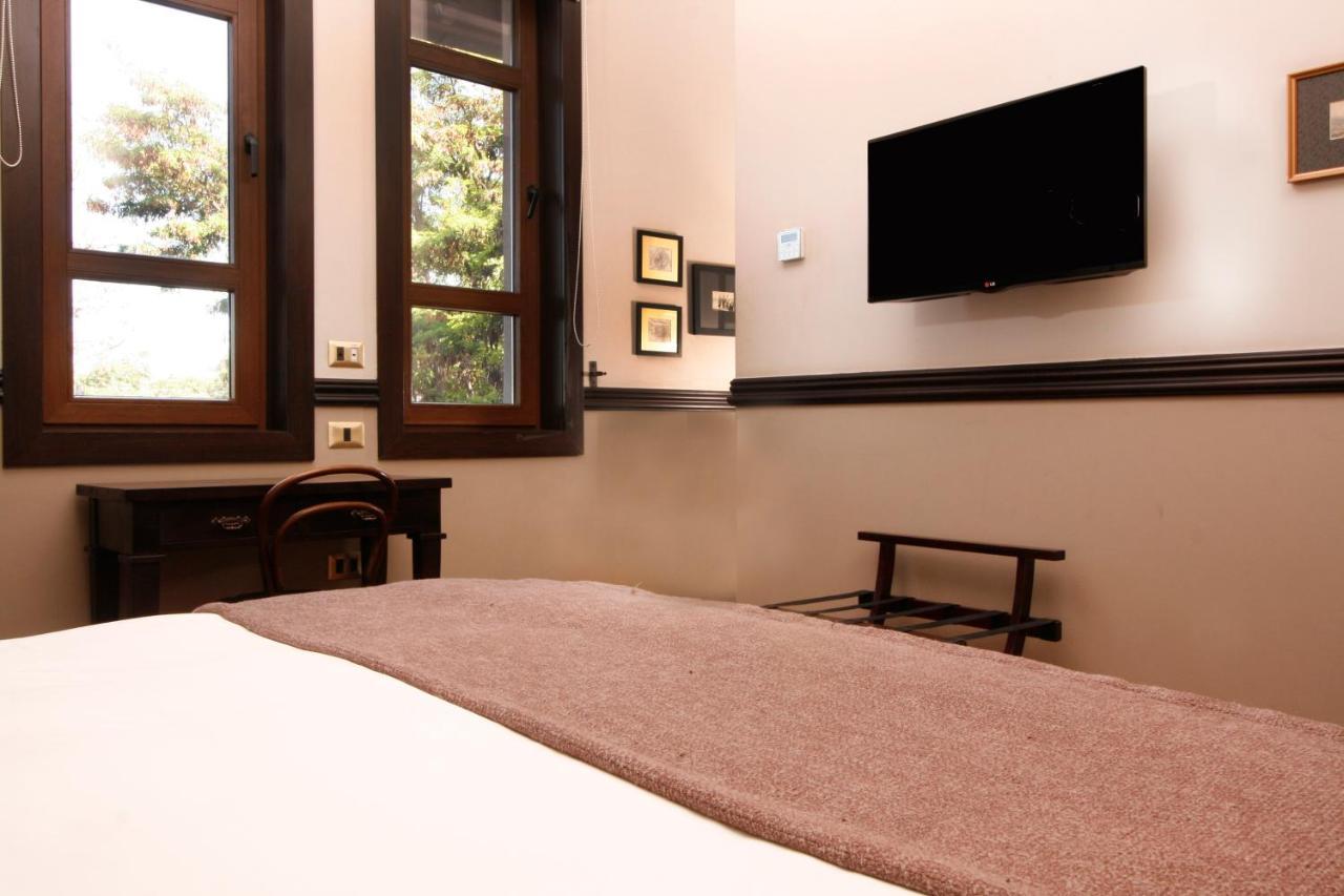 Boutique Castillo Rojo
