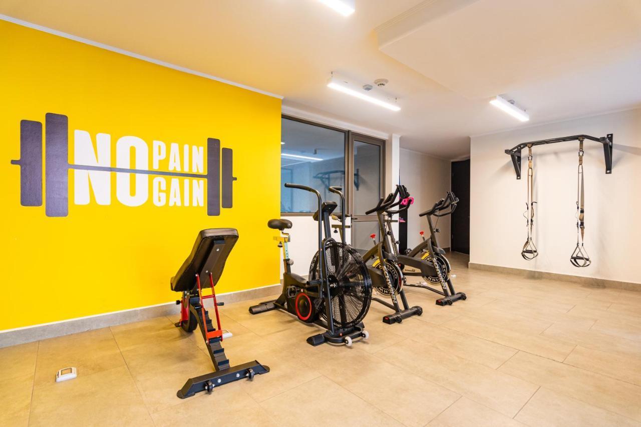 Luxury Retreat W/ 2br, Wifi, Pool, Gym *