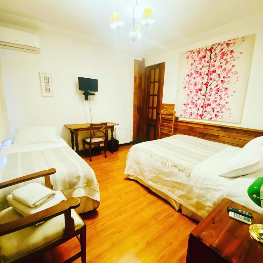 Bed & Breakfast Hostal La Casita 3*
