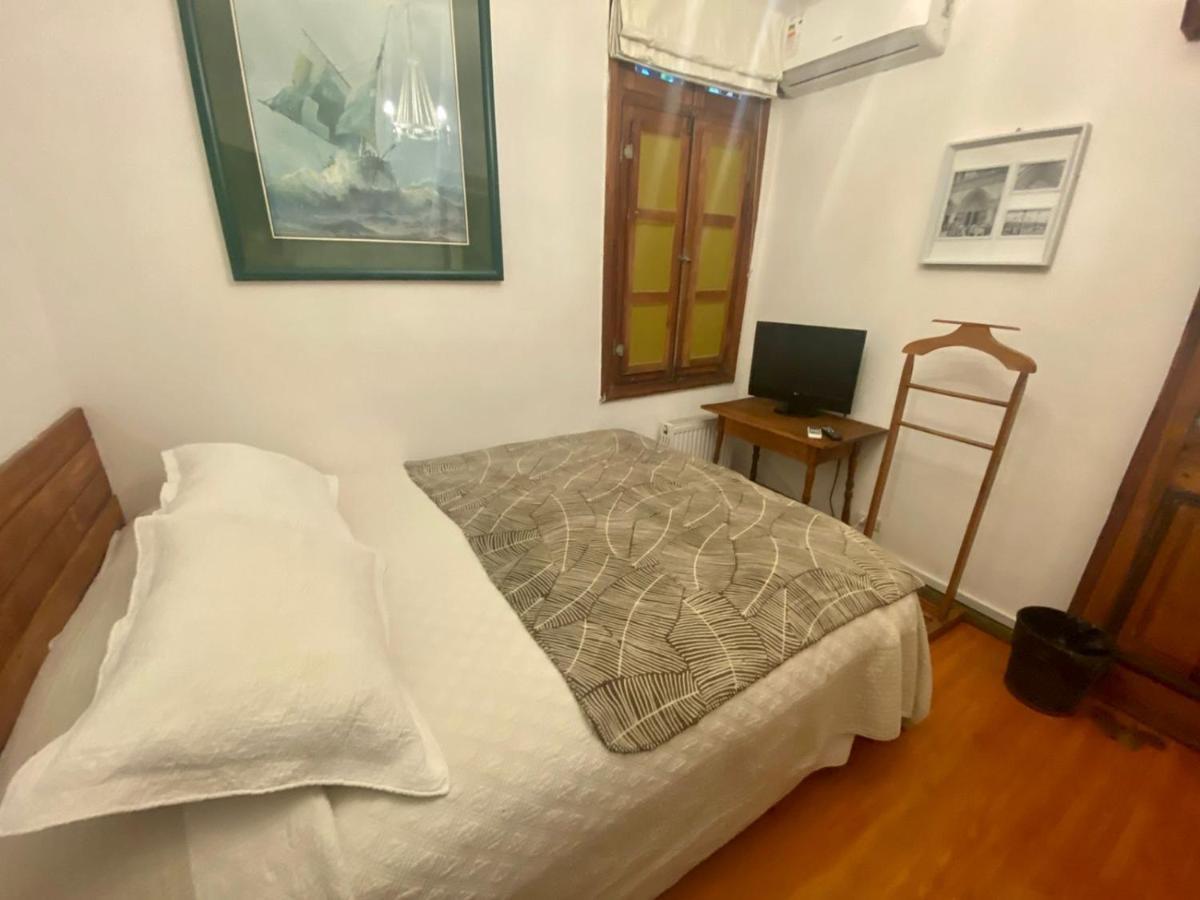Hostal La Casita Bed & Breakfast