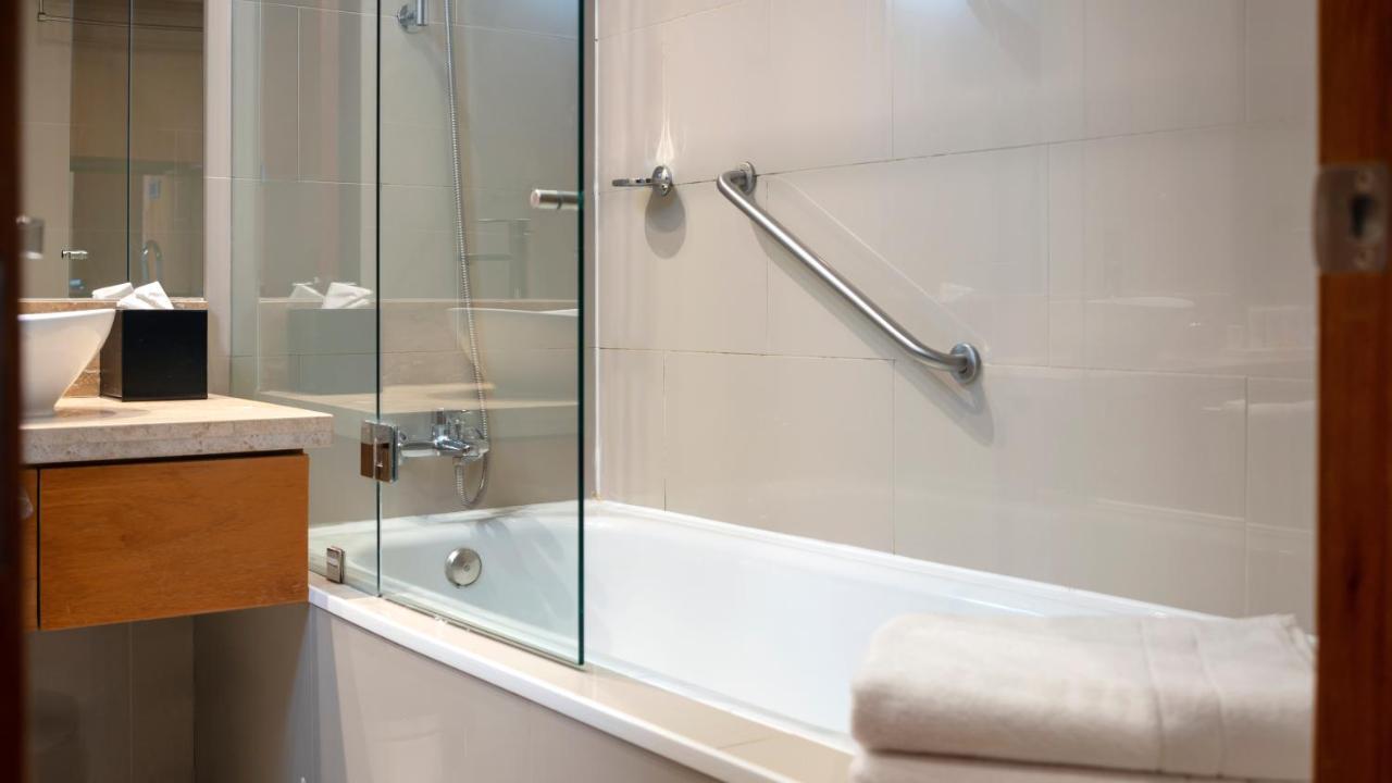 Select Elegant By Time & Khách sạn hẻo lánh 4*