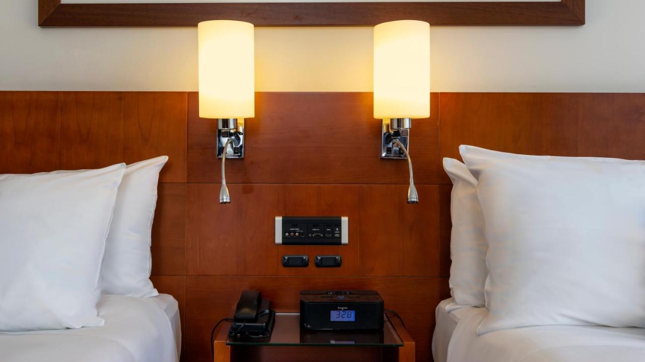 Select Elegant By Time & Khách sạn hẻo lánh 4*