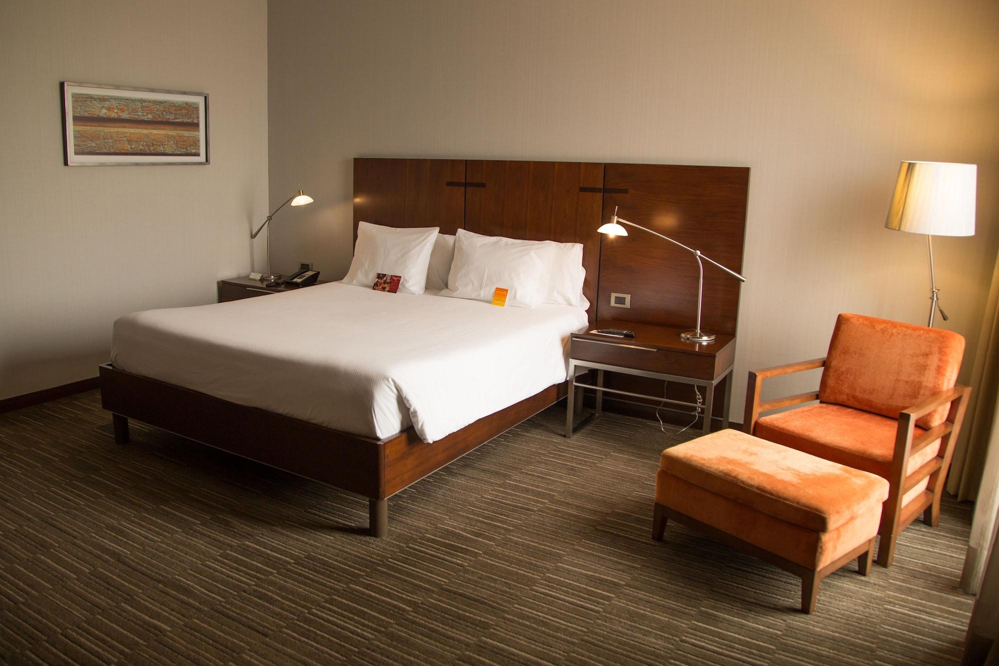 Hilton Garden Airport 3*