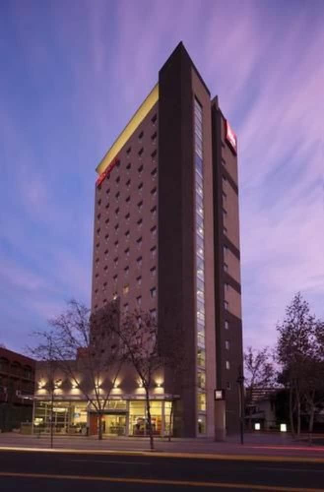 Ibis Providencia Khách sạn