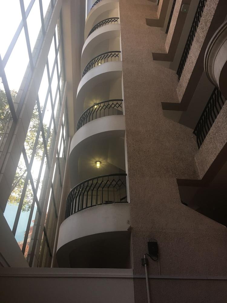 Park Plaza Aparthotel 3*