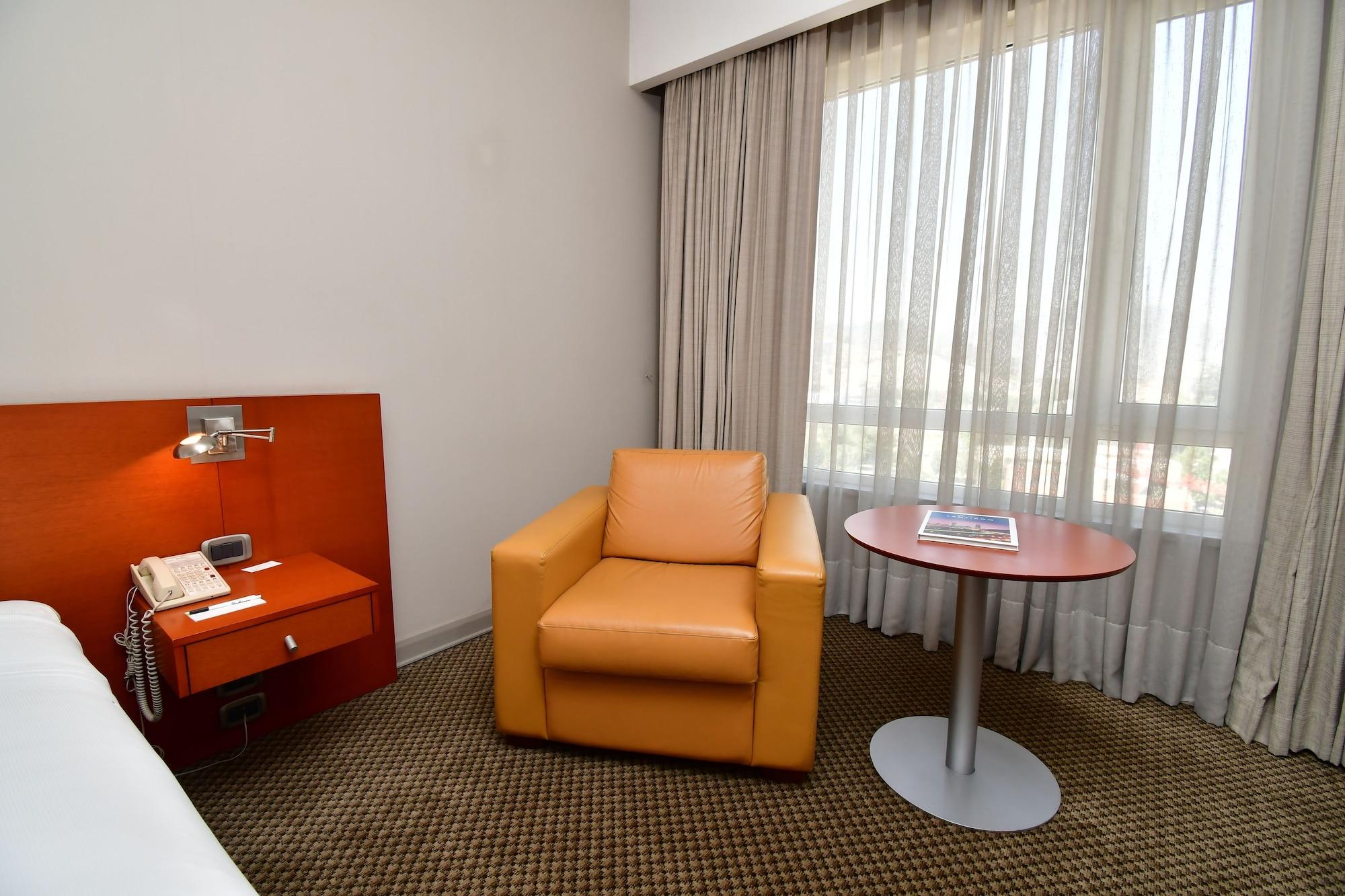 Radisson Ciudad Empresarial 4*