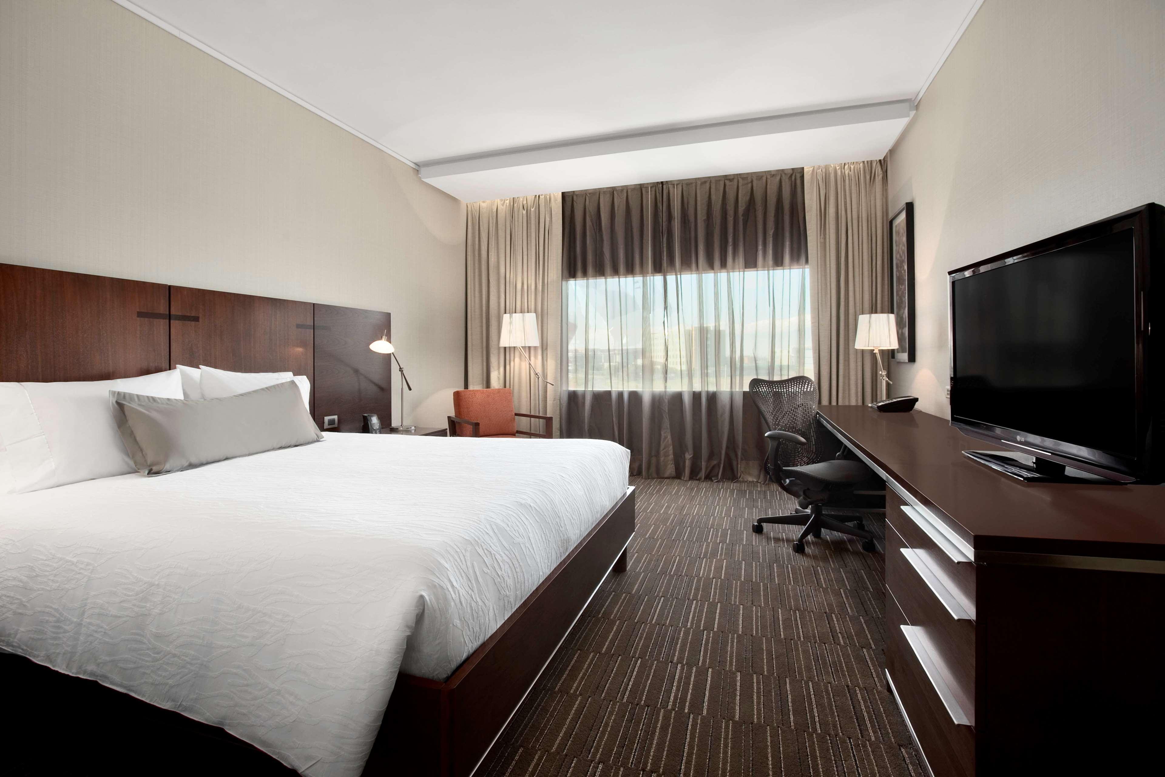 Khách sạn Hilton Garden Airport 3*
