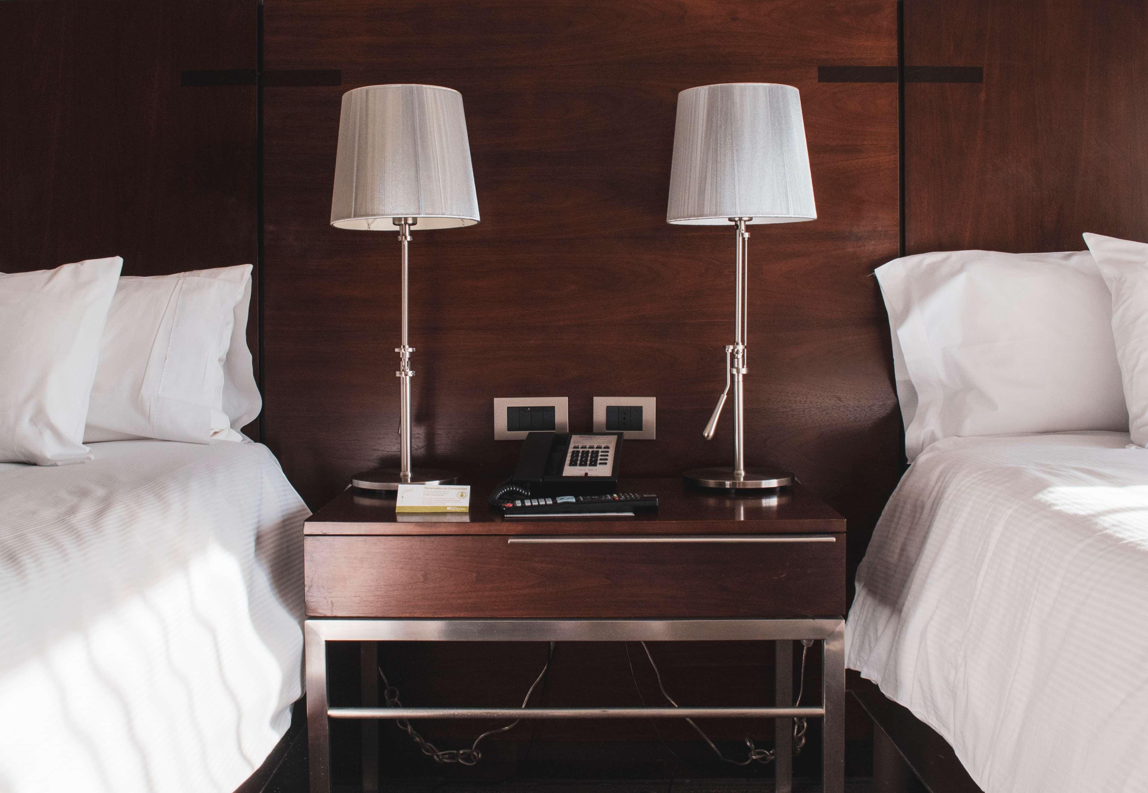 Hilton Garden Airport Khách sạn
