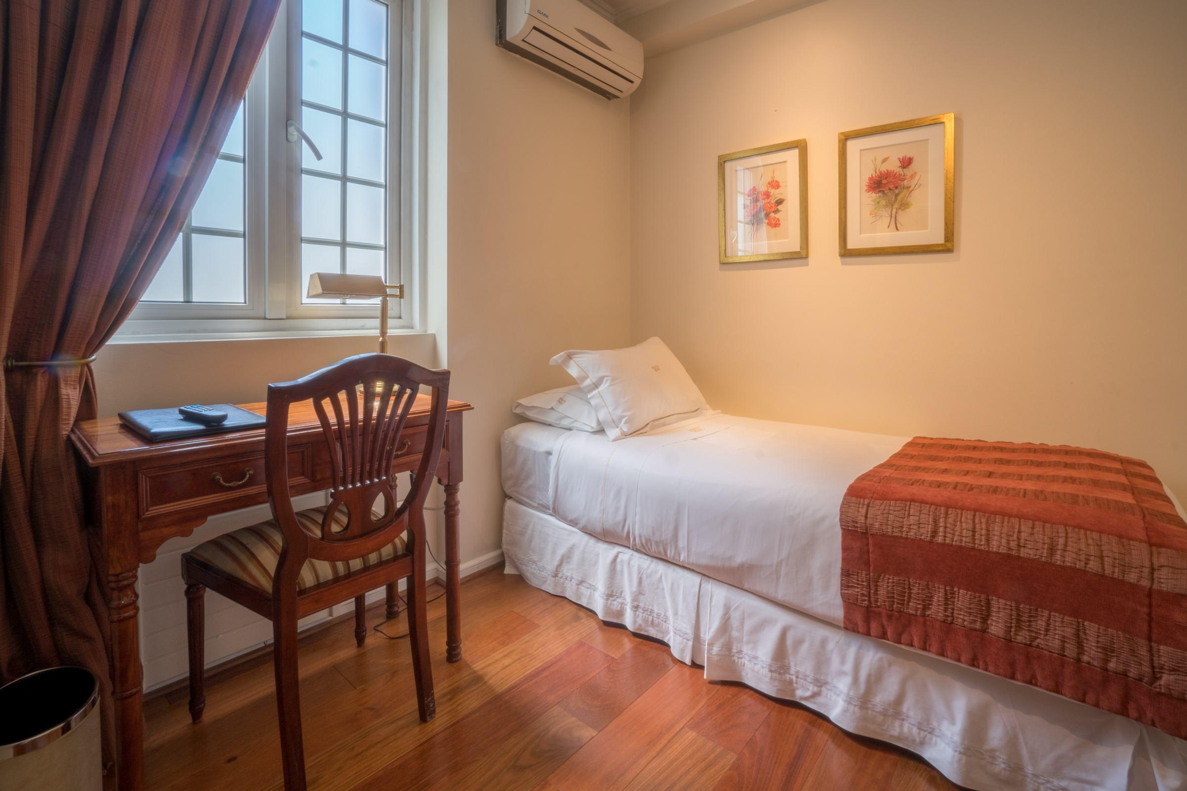 Boutique Orly Hotel