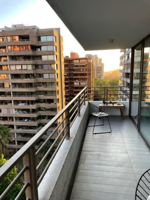 Apartamento Mall Parque Arauco. Piscina Temperada + King Bed Santiago