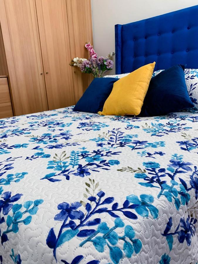 Apartamento Depto Metro Santa Ana 3 *