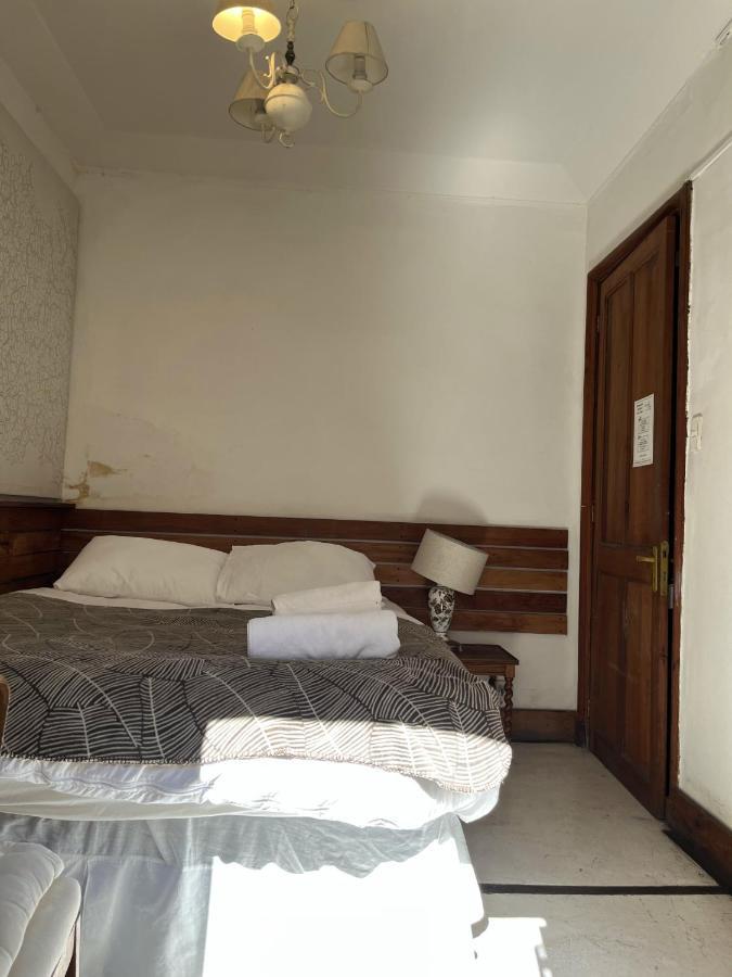 Hostal La Casita Bed & Breakfast