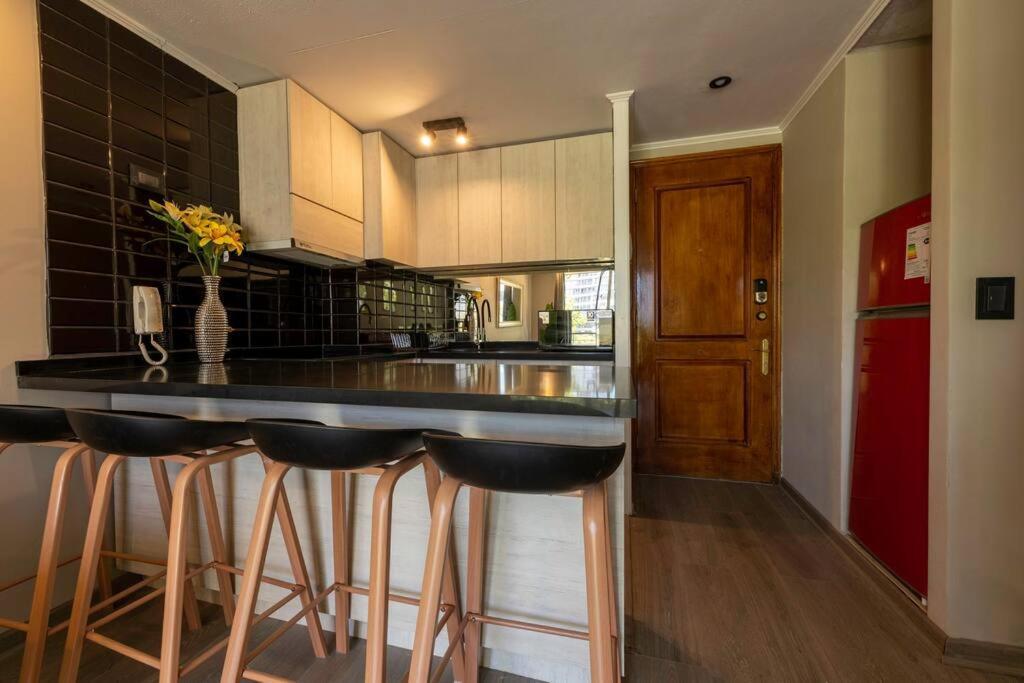 Moderno Departamento De 2 Dormitorios Cerca De Metro Manuel Montt, Con Camas 5 Personas, Tv, Estacionamiento Y Wifi * Santiago