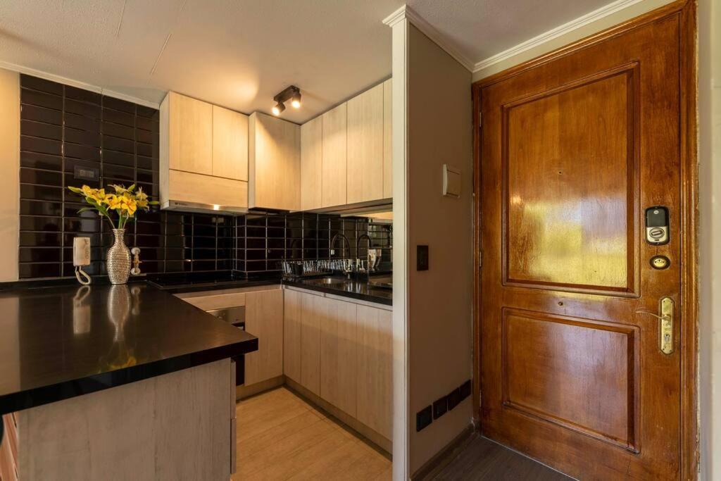Moderno Departamento De 2 Dormitorios Cerca De Metro Manuel Montt, Con Camas 5 Personas, Tv, Estacionamiento Y Wifi *