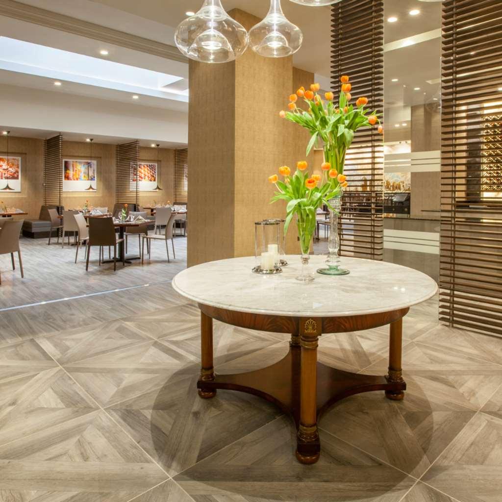 Plaza Hotel 5*