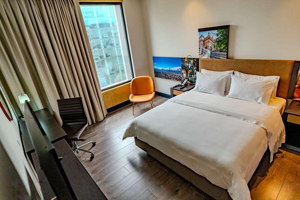 Hampton By Hilton Condes