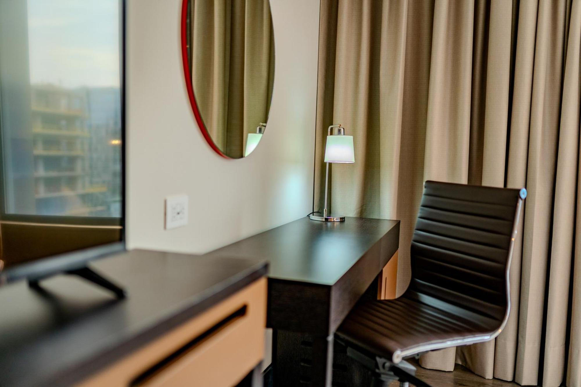 Khách sạn Hampton By Hilton Condes