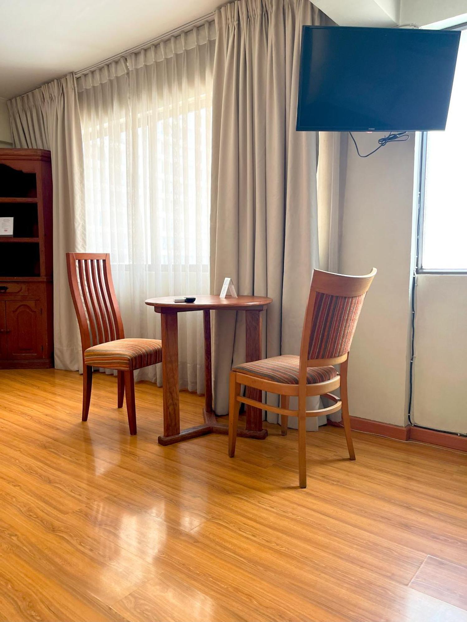 Dacarlo Hotel 3*
