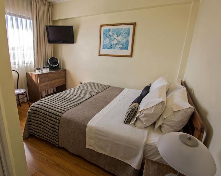 Dacarlo Hotel 3*
