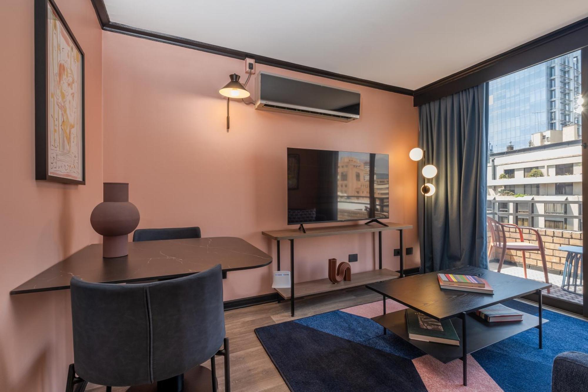Serviced Aparthotel *