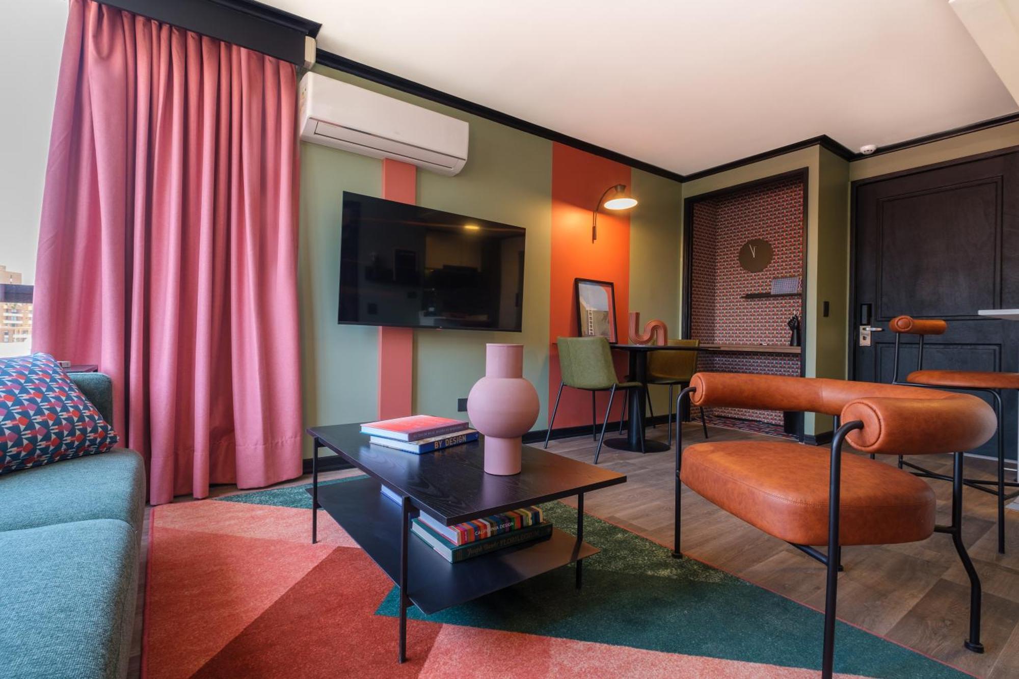 Serviced Aparthotel *