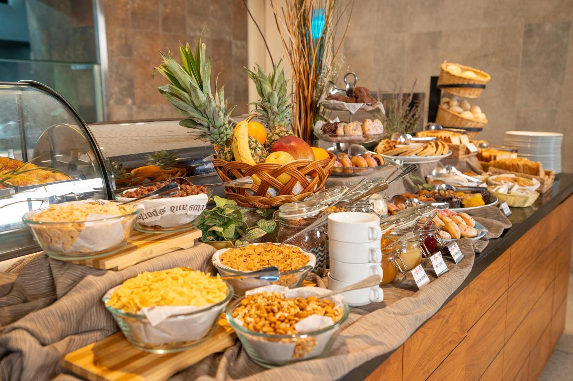 Hilton Garden Airport 3*