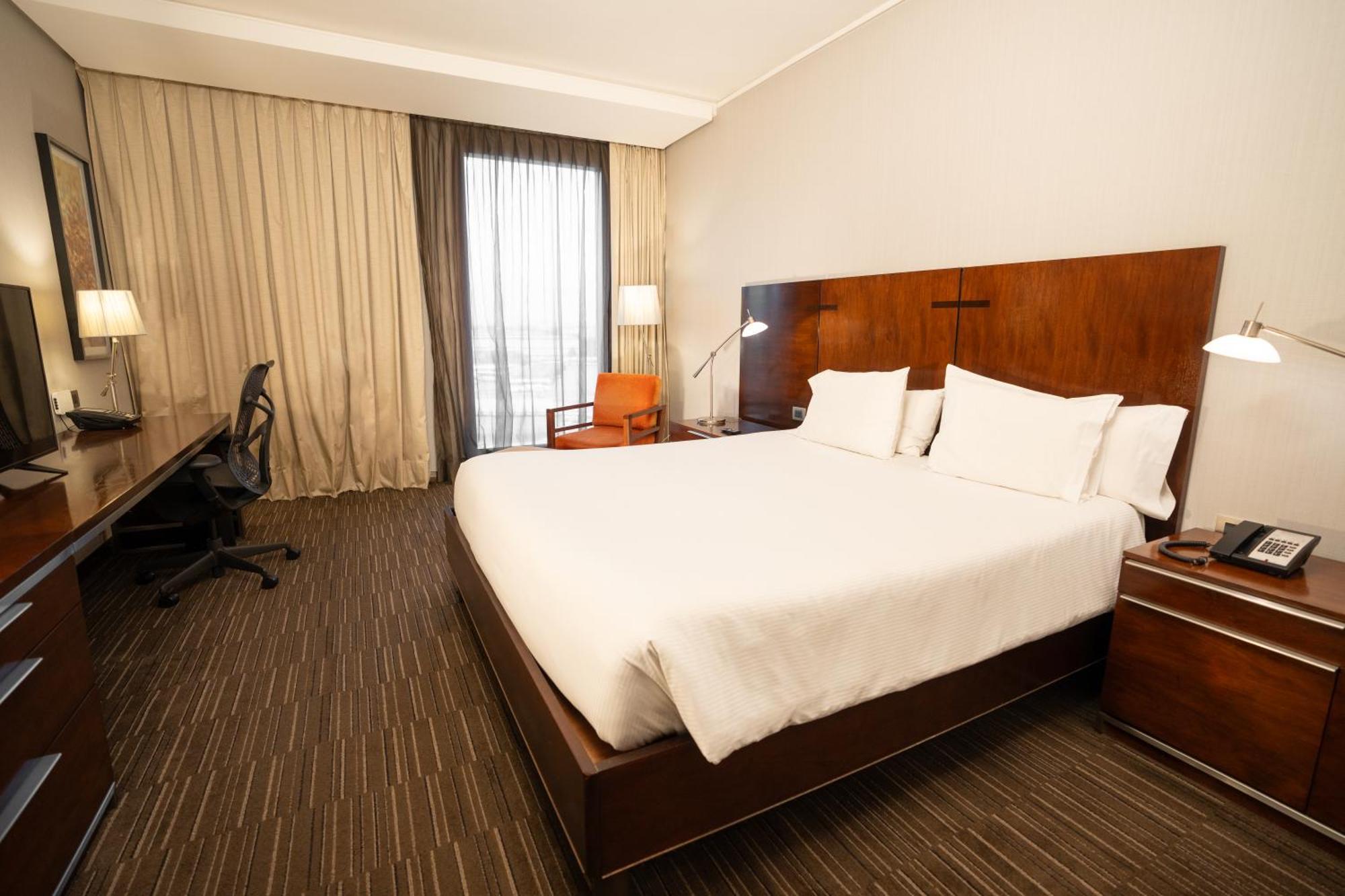 Hilton Garden Airport Khách sạn Santiago
