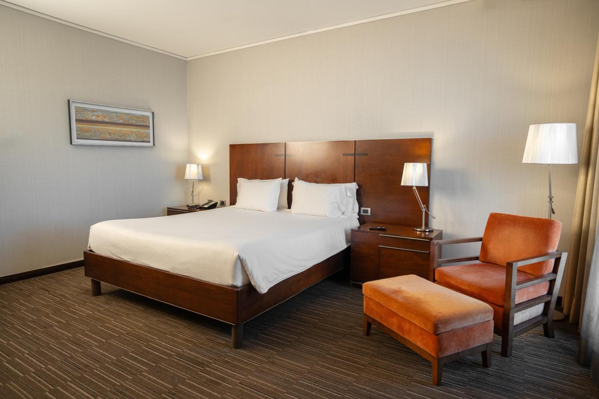 Khách sạn Hilton Garden Airport 3*
