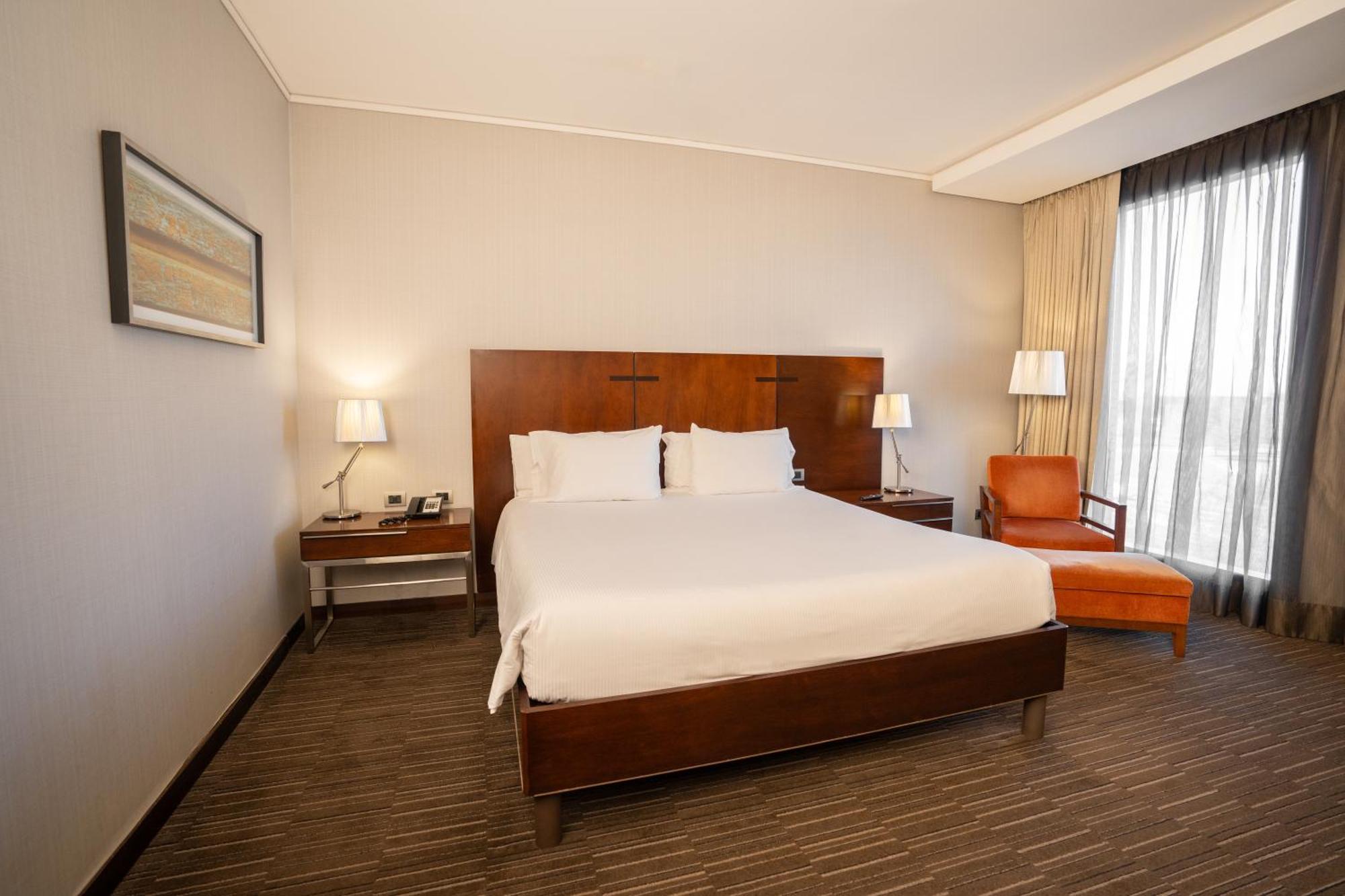 Hilton Garden Airport Khách sạn Santiago
