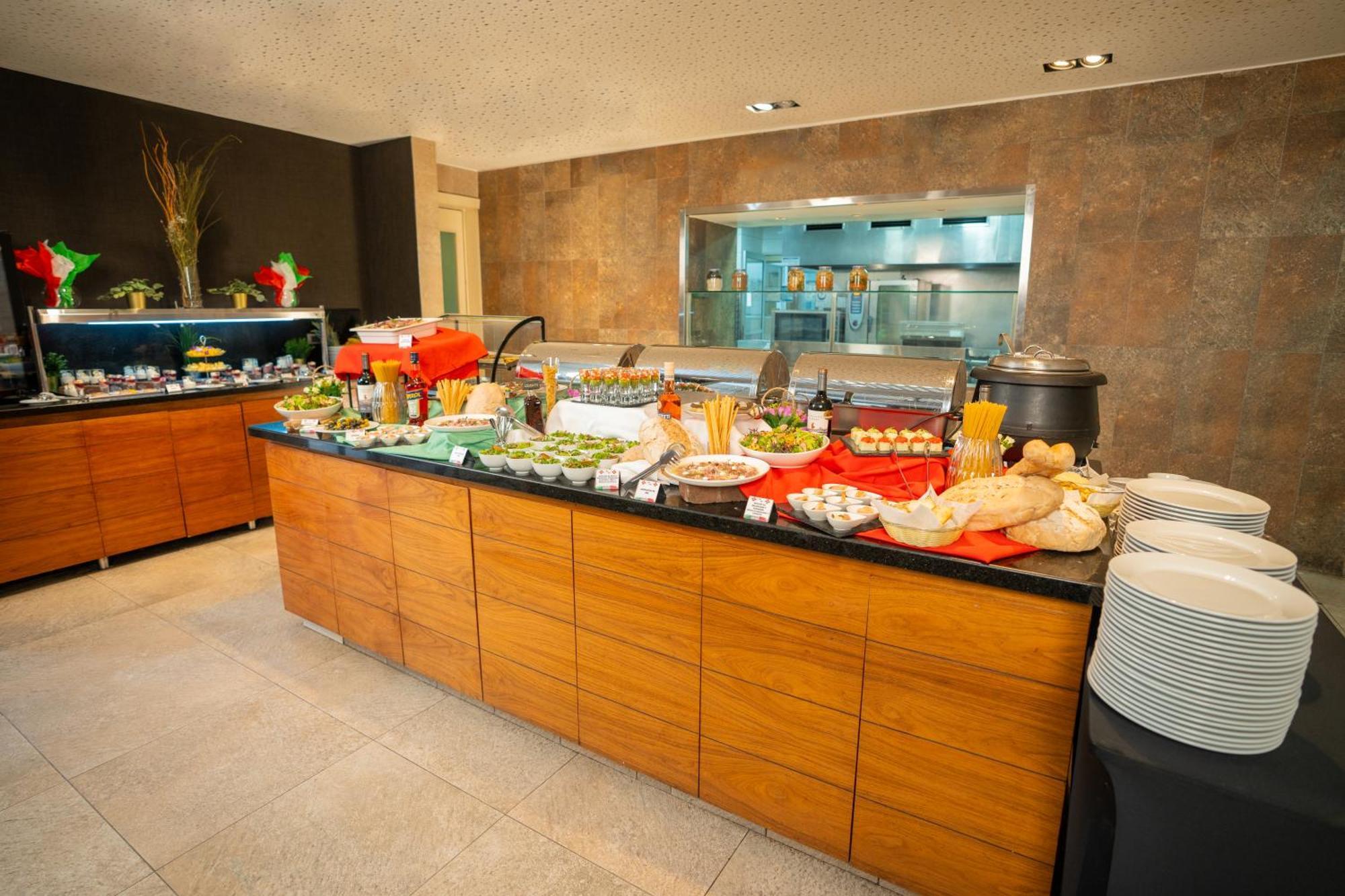 Hilton Garden Airport 3*