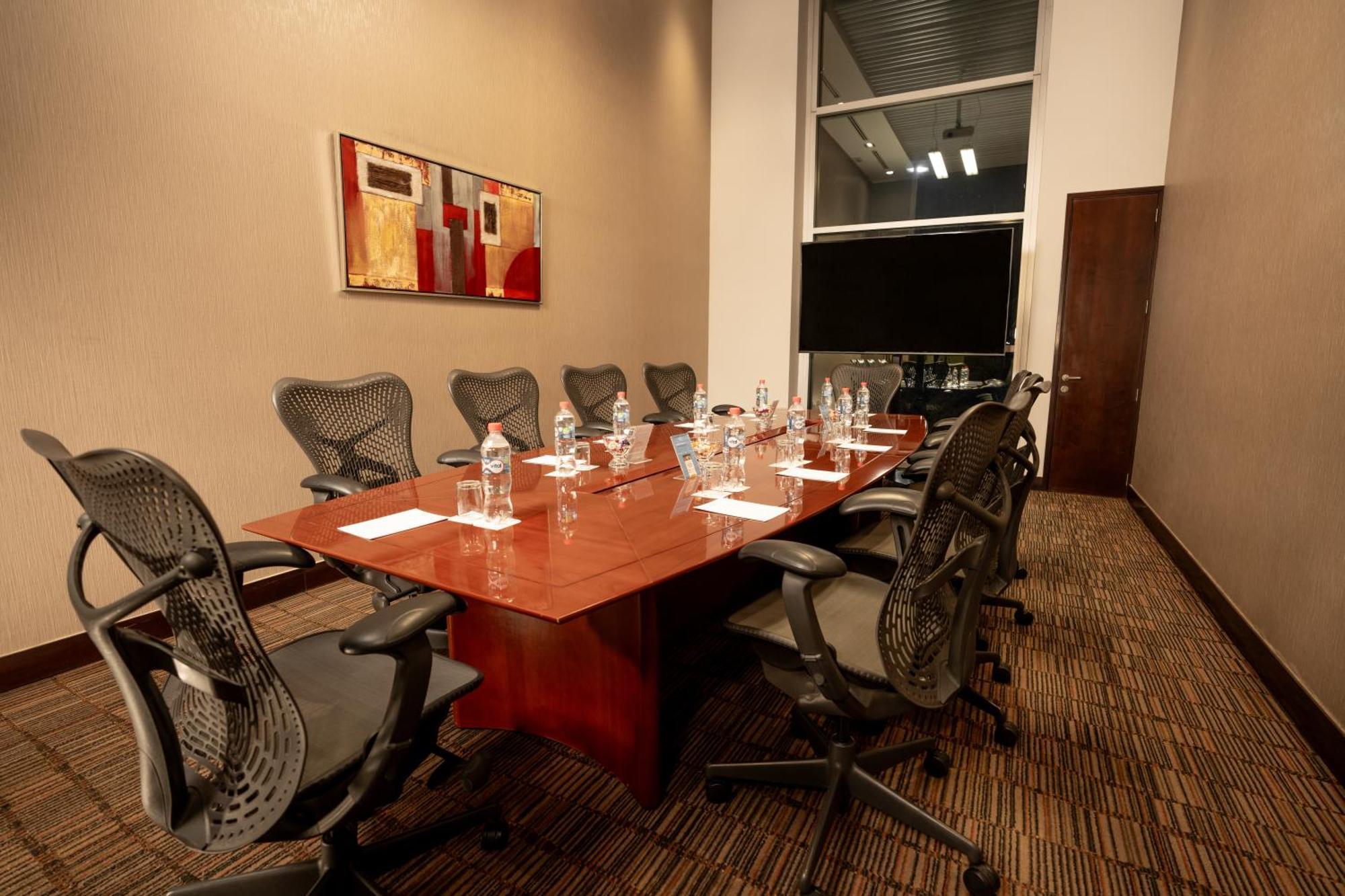 Hilton Garden Airport Khách sạn 3*