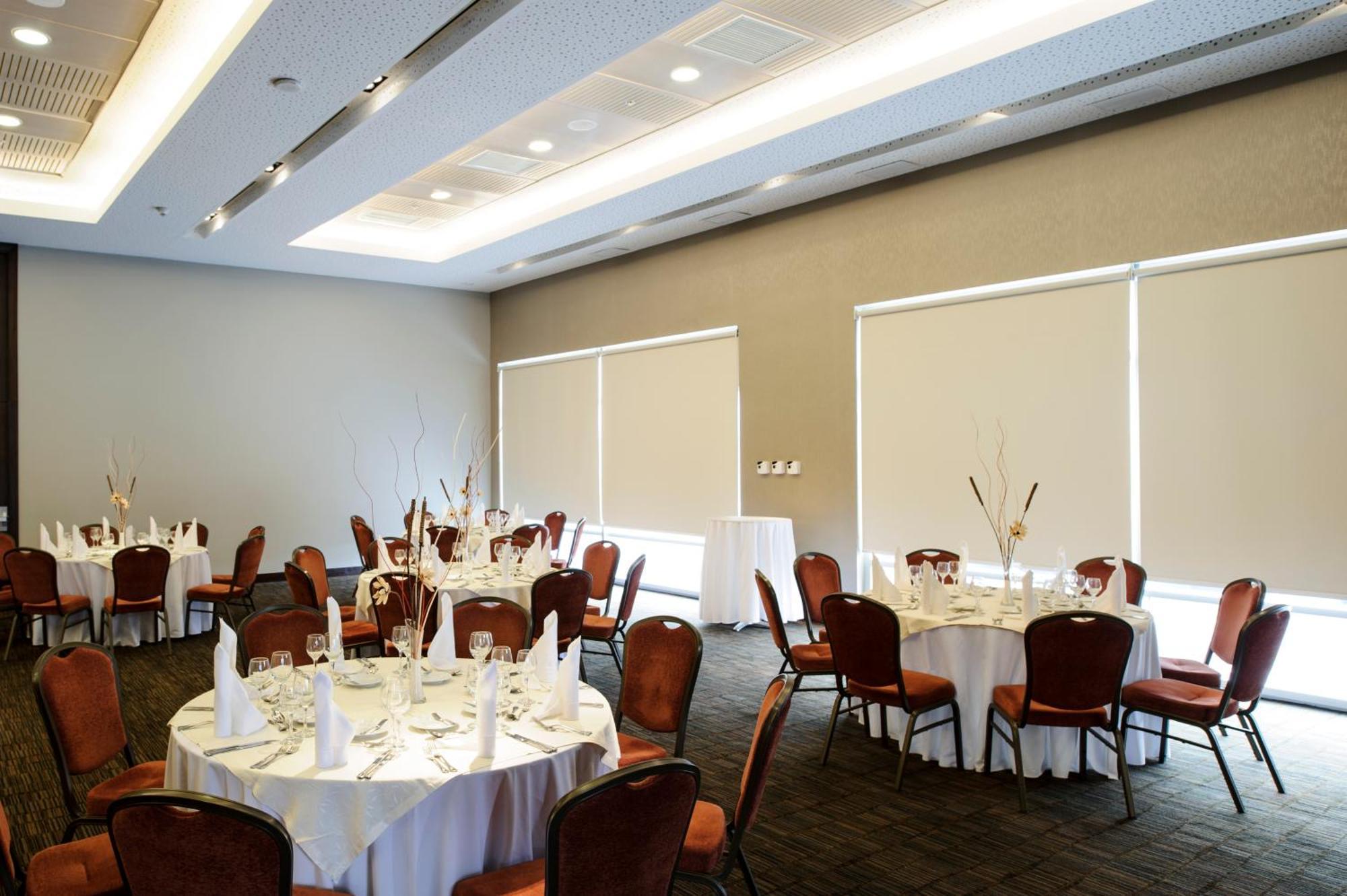 Hilton Garden Airport Khách sạn Santiago