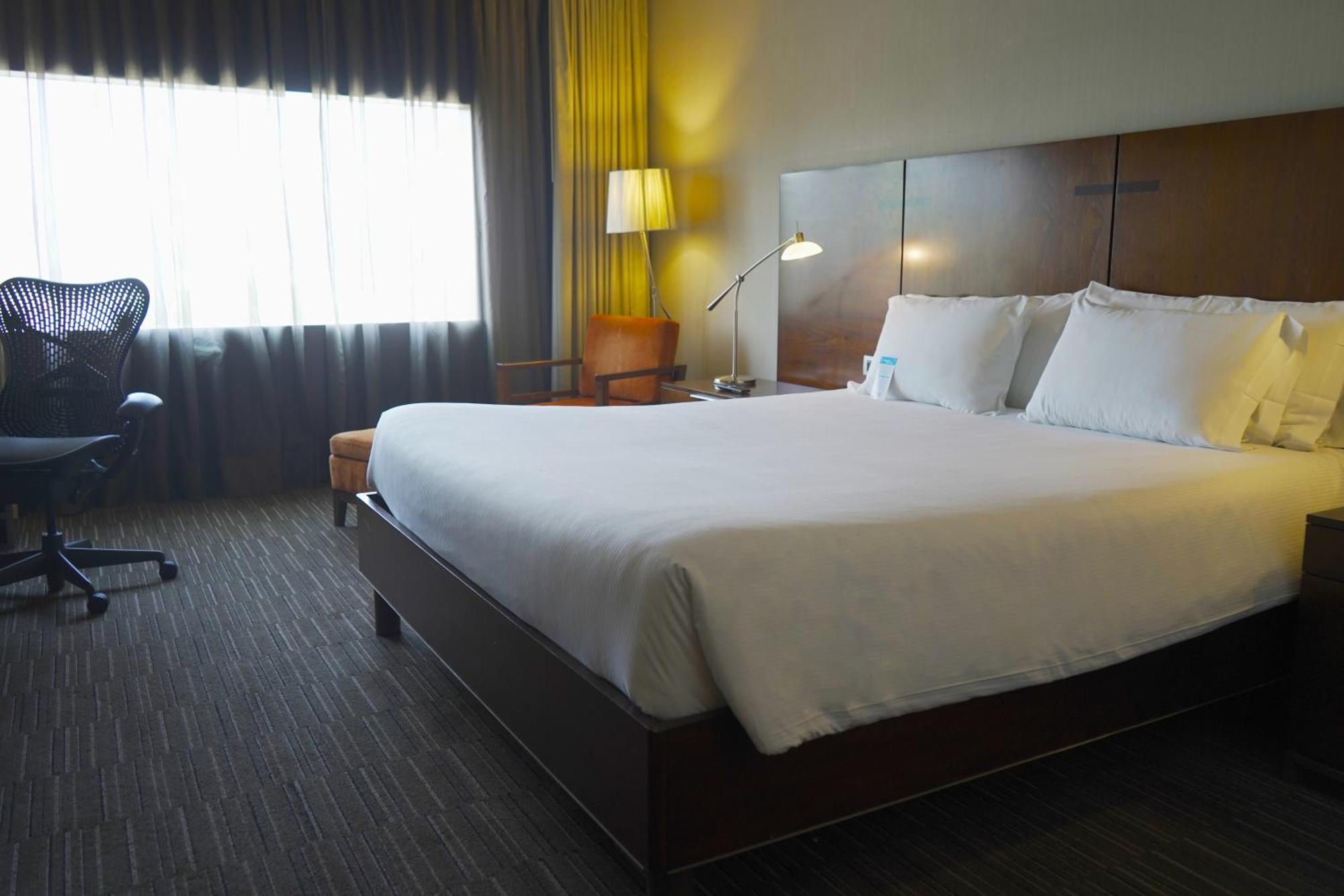 Hilton Garden Airport Khách sạn Santiago