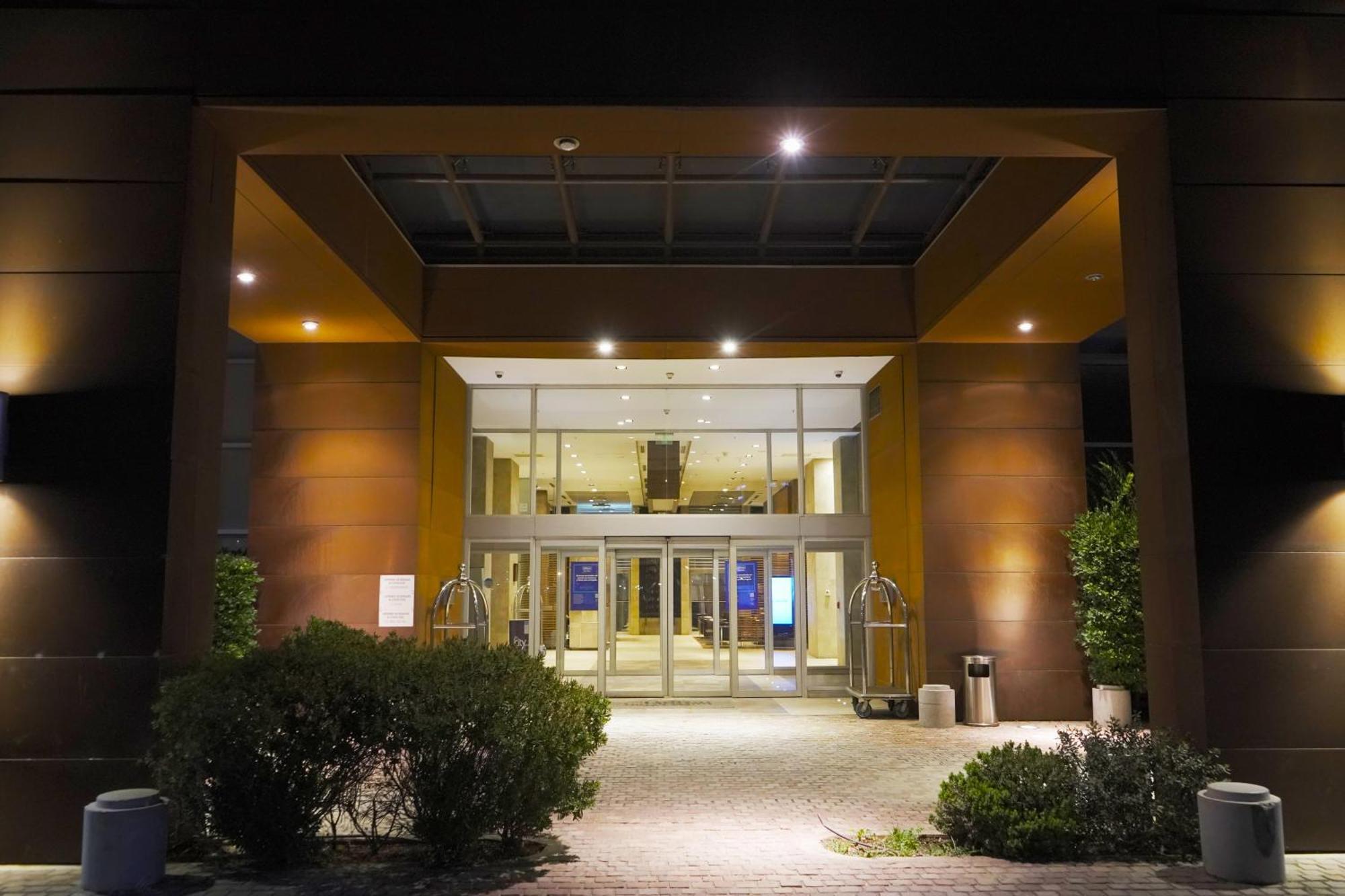 Khách sạn Hilton Garden Airport