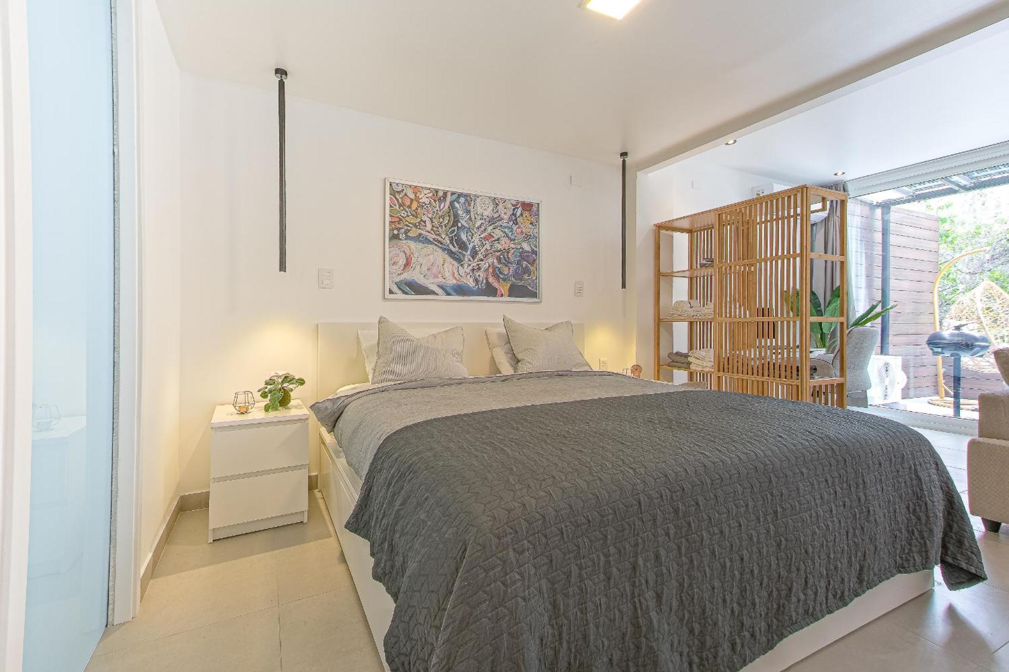 King-size Bed With Terrace And Air Conditioning! Căn hộ