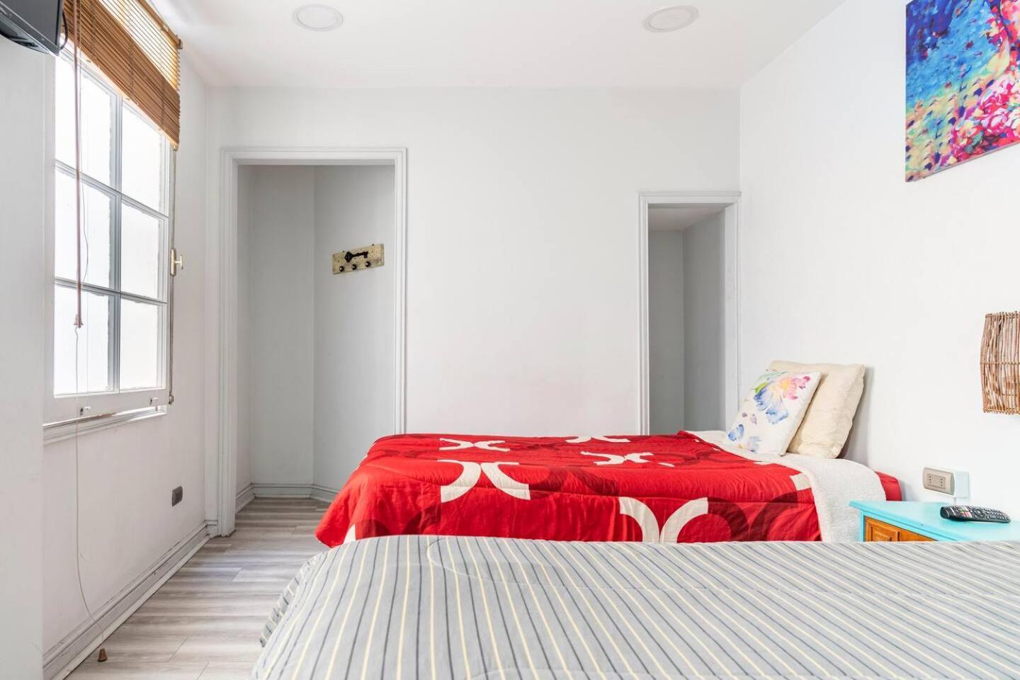 Guest house Hostal Mancora Monjitas 755 Santiago