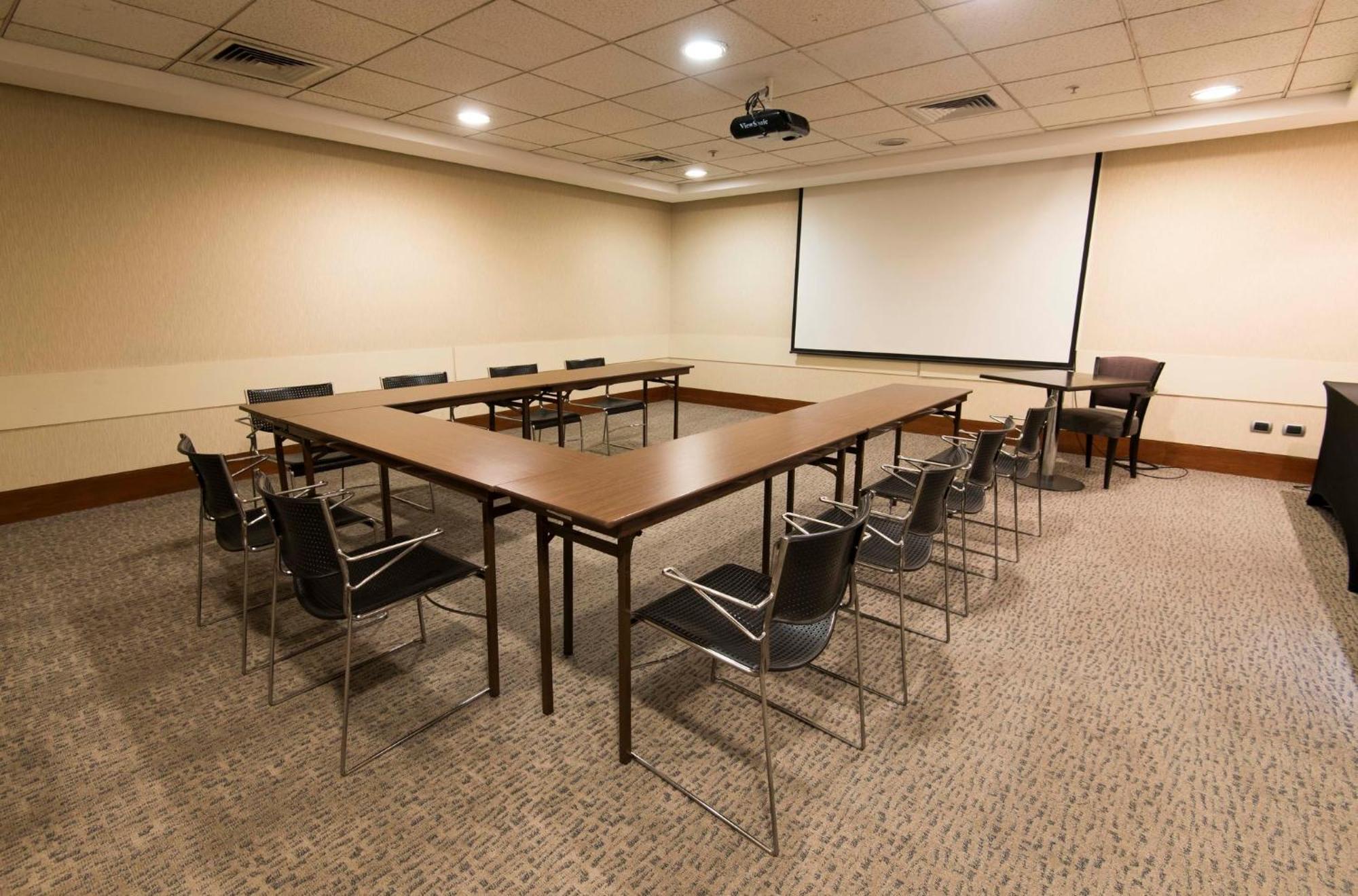 Hotel Express Condes By Ihg 4*
