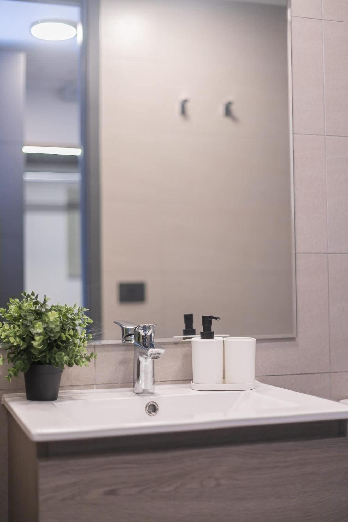Experience Comfort And Spaciousness In Condes Apartamento Santiago de Chile