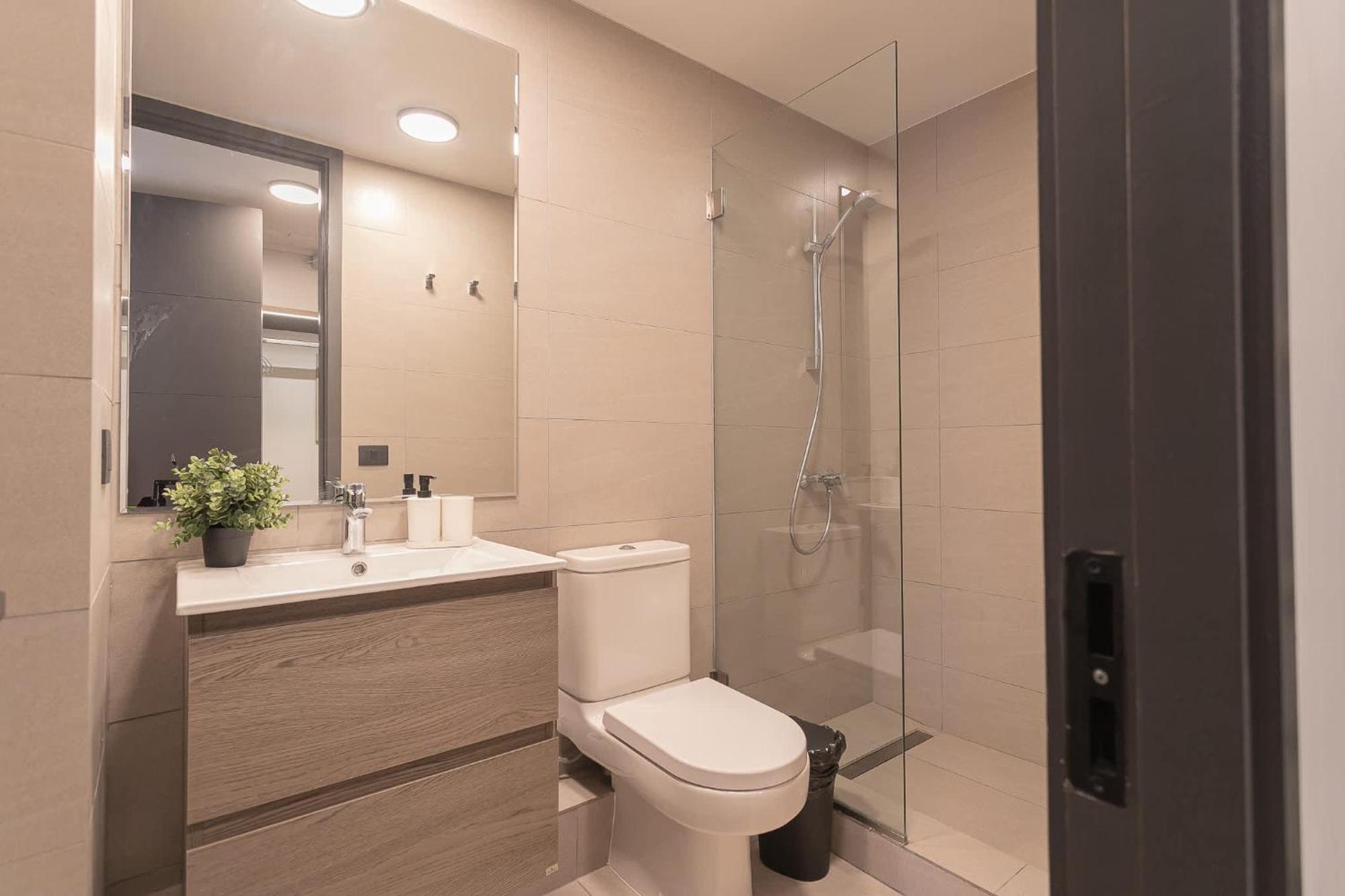 Experience Comfort And Spaciousness In Condes Apartamento