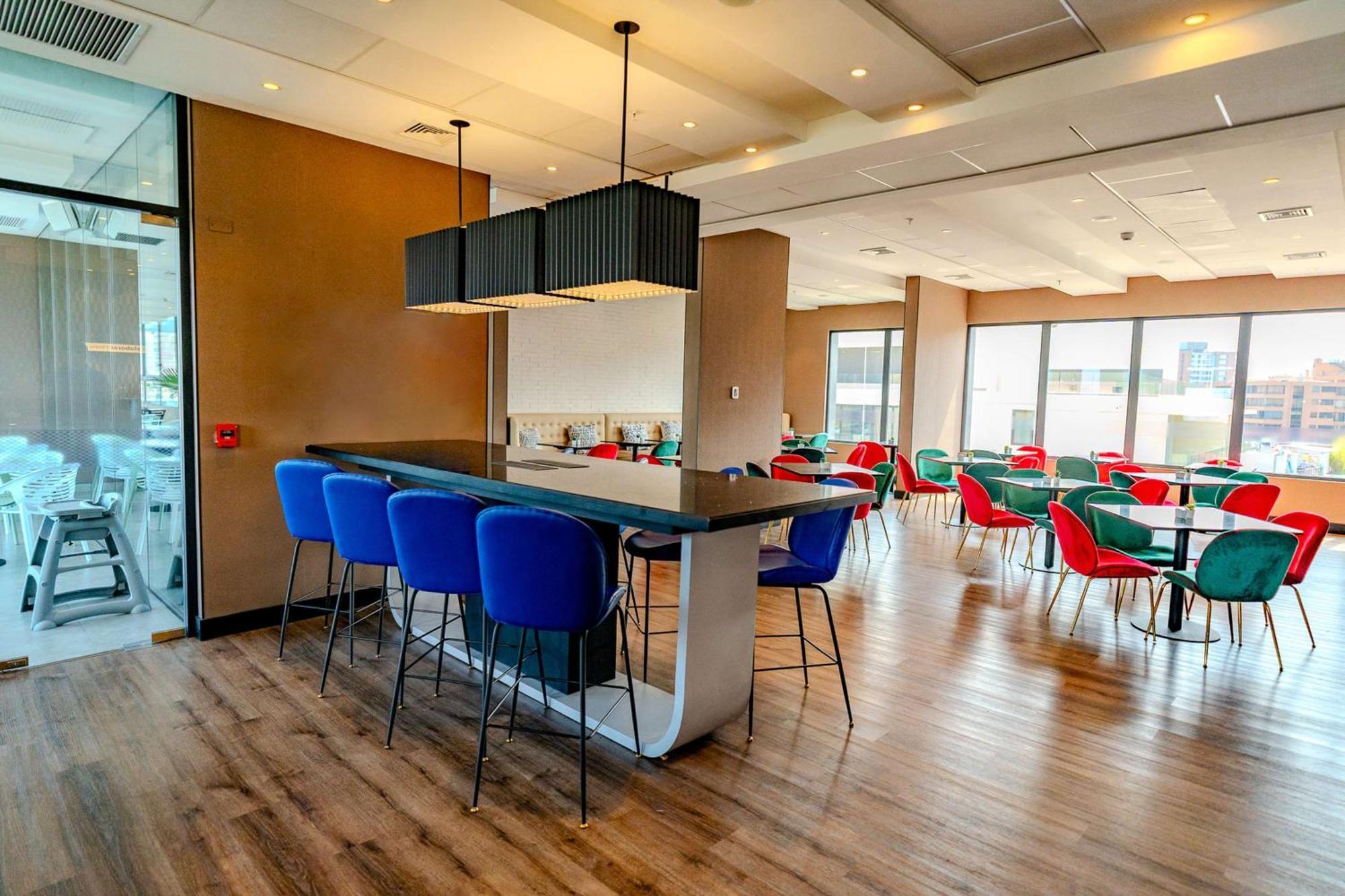 Hampton By Hilton Condes