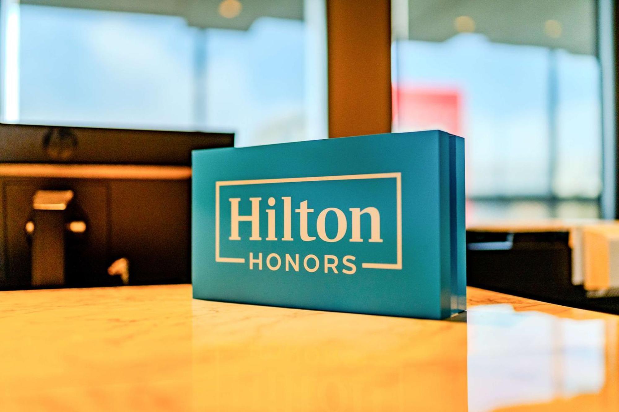 Hampton By Hilton Condes Khách sạn
