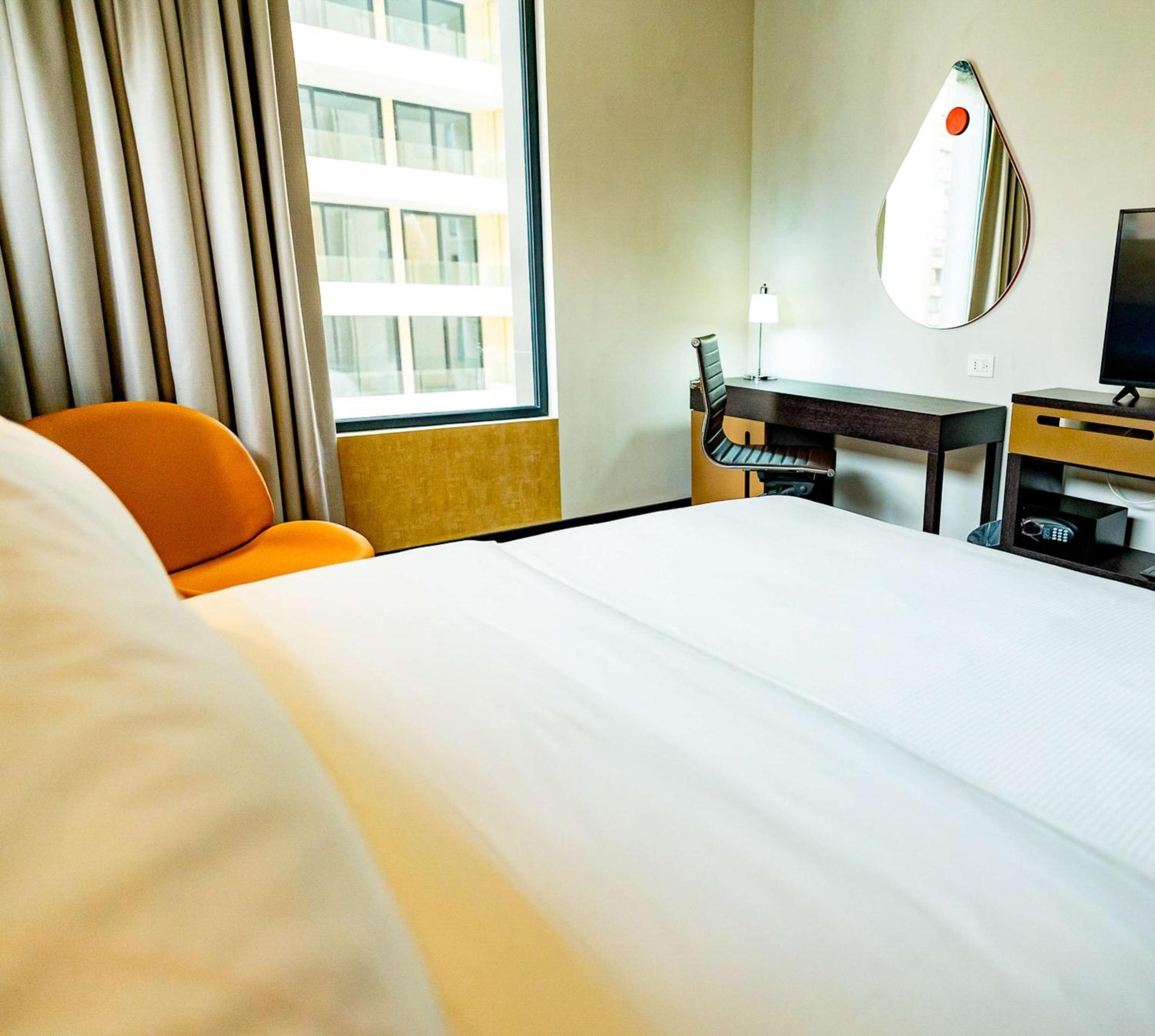 Khách sạn Hampton By Hilton Condes 4*