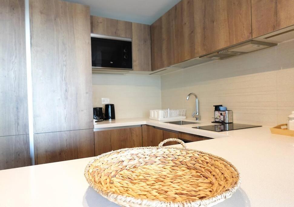Depto Premium A Pasos Del Parque Arauco Con Aire Acondicionado Apartamento