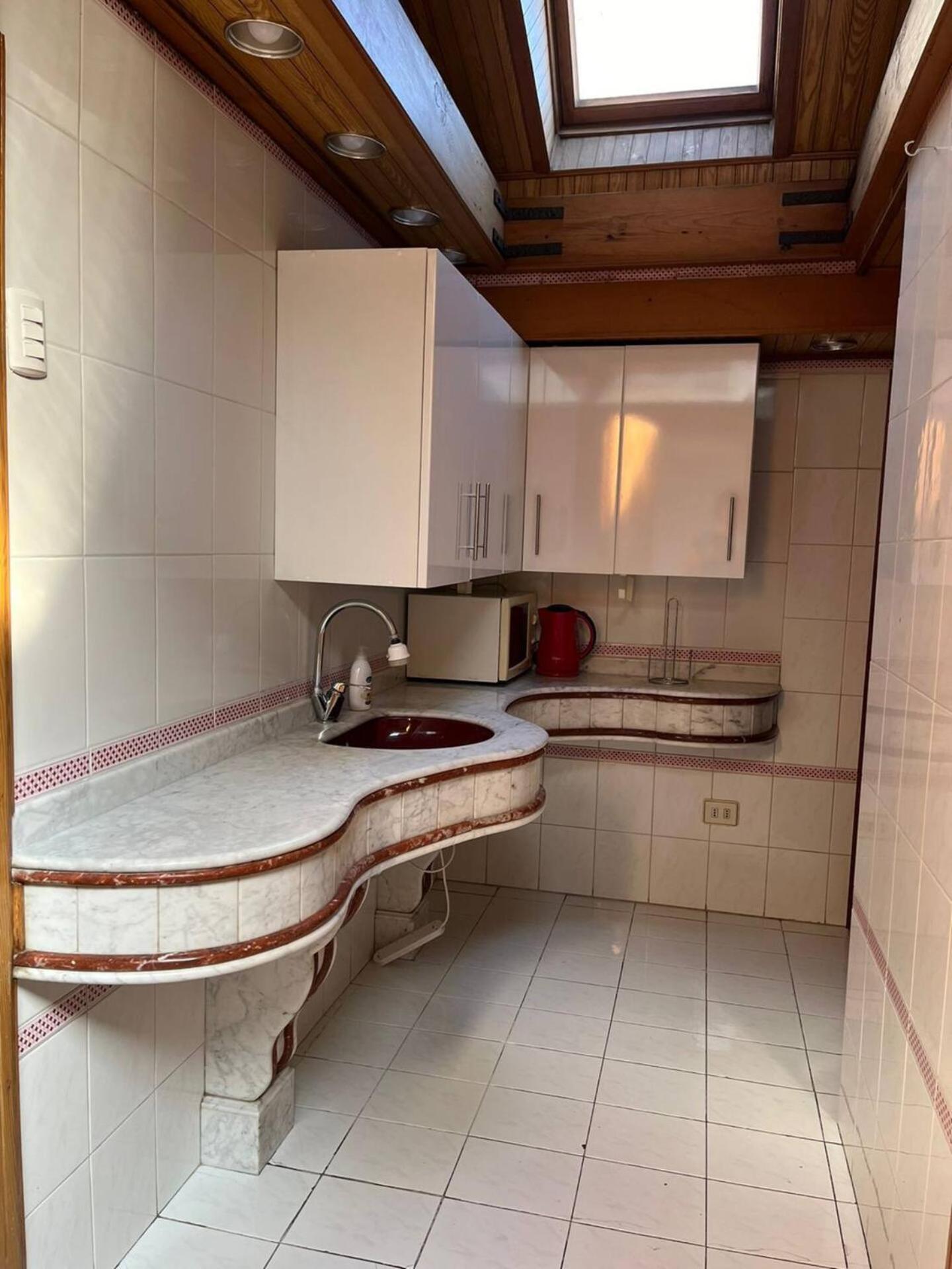 Homestay Familiar Con Bano Gigante Al Lado De Clinica Alemana Santiago