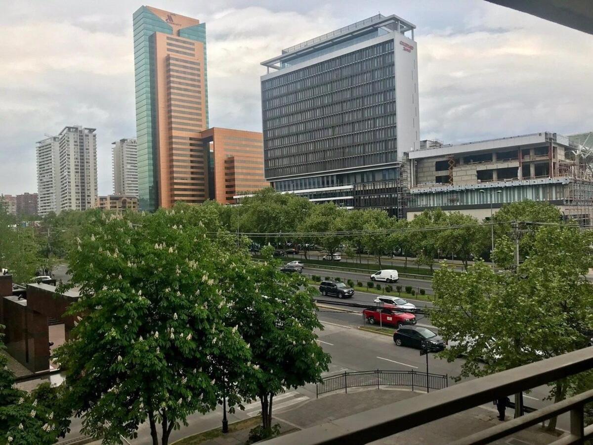Mirando A Parque Arauco Santiago